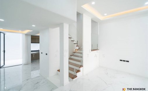 Townhouse in Samsen Nok, Bangkok, Thailand 1