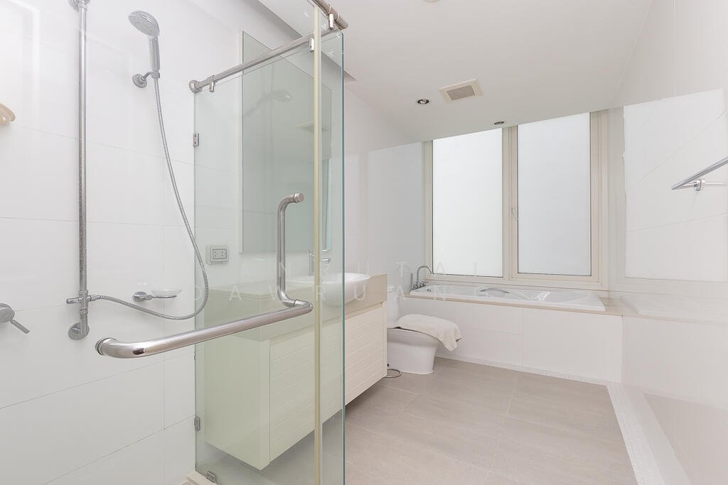 Condo in Ko Tan, Kamphaeng Phet, Thailand 5 - 16997390