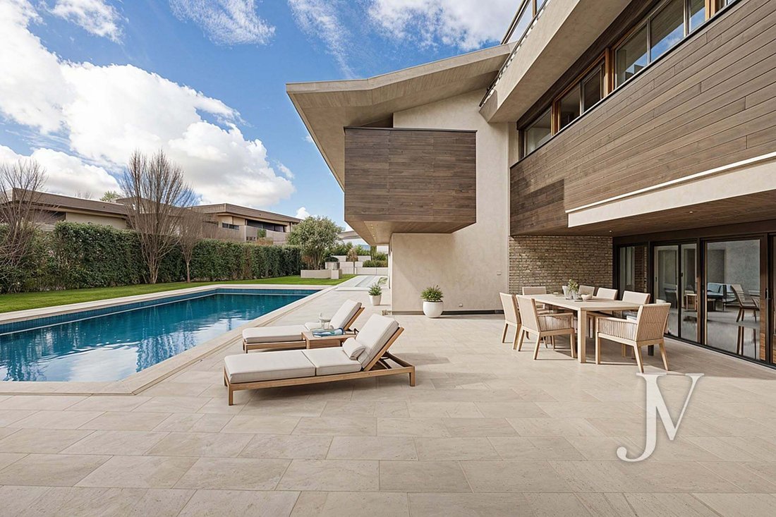 Villa in Fuencarral-El Pardo, Madrid, Spain 2 - 17068808
