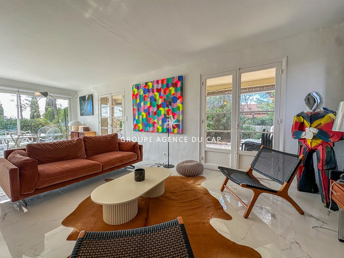 Villa in Les Issambres, Roquebrune-sur-Argens, France 4 - 17068473