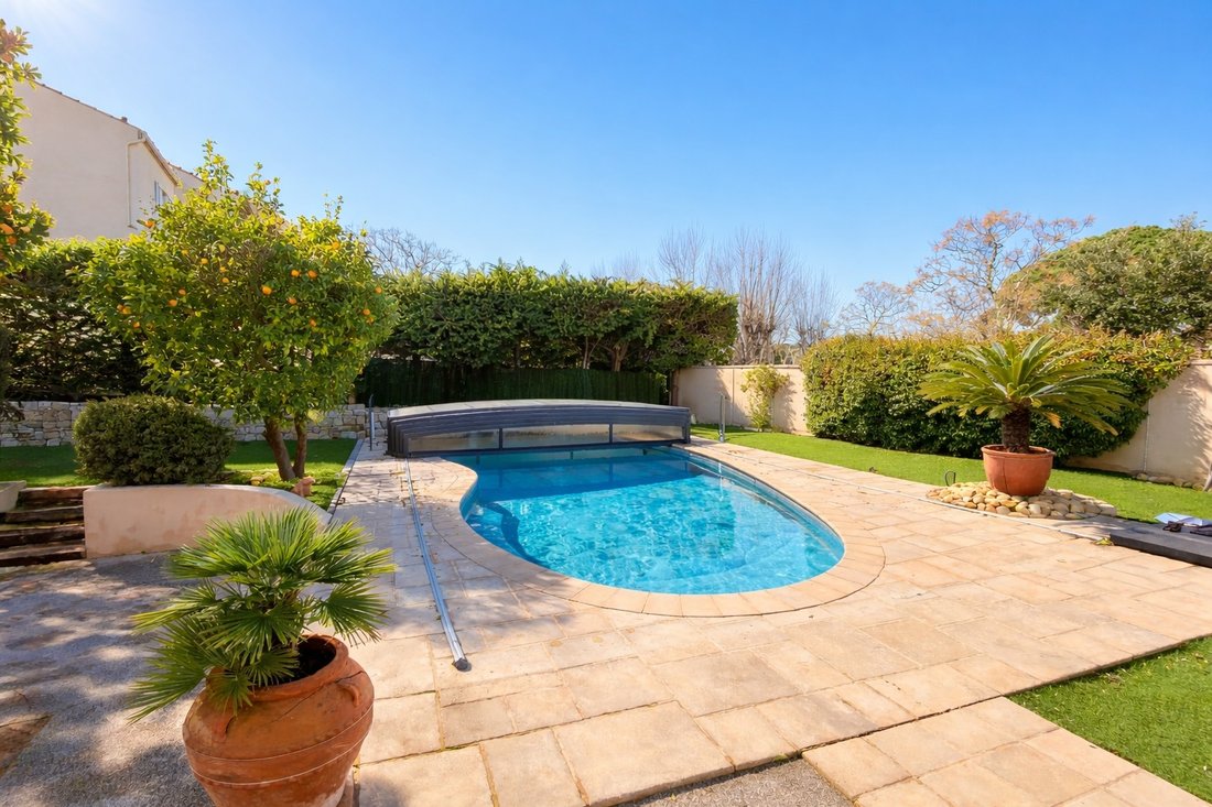 Villa in Frejus, Provence-Alpes-Côte d'Azur, France 3 - 17068446