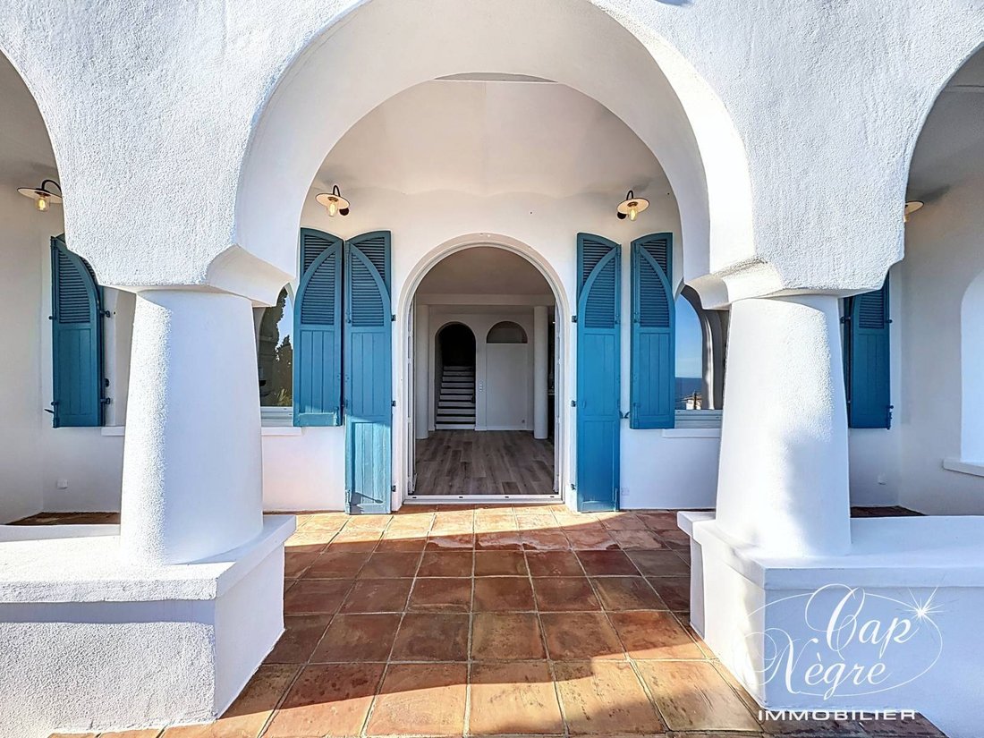 Villa in Rayol-Canadel-sur-Mer, Provence-Alpes-Côte d'Azur, France 4 - 17068530