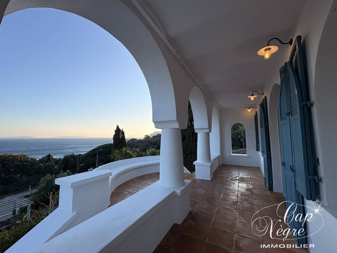 Villa in Rayol-Canadel-sur-Mer, Provence-Alpes-Côte d'Azur, France 3 - 17068530