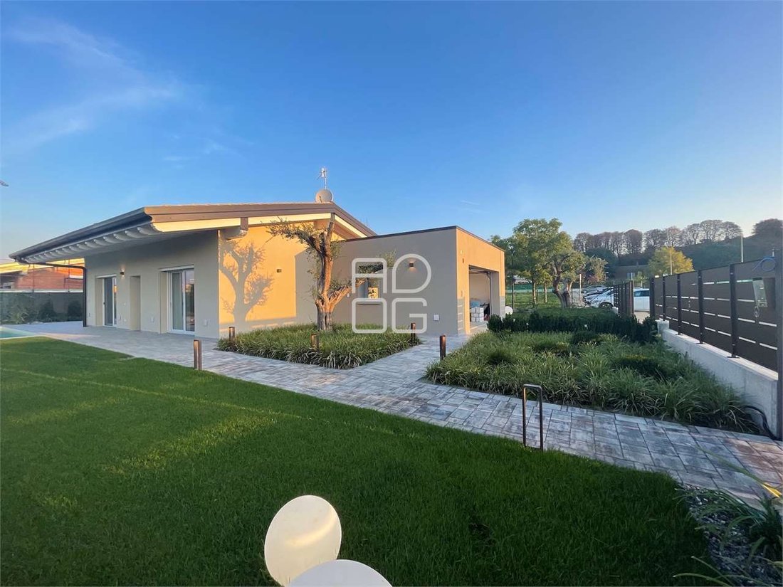 Villa in Castiglione delle Stiviere, Lombardy, Italy 3 - 17070749