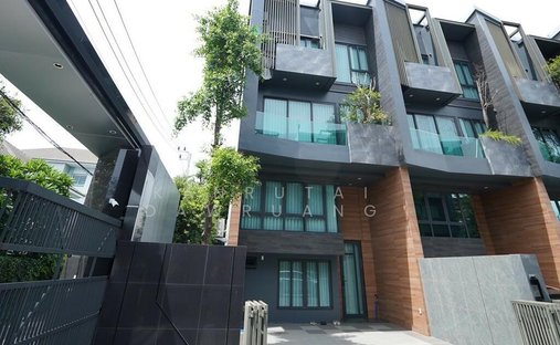 Townhouse in Chom Phon, Bangkok, Thailand 1