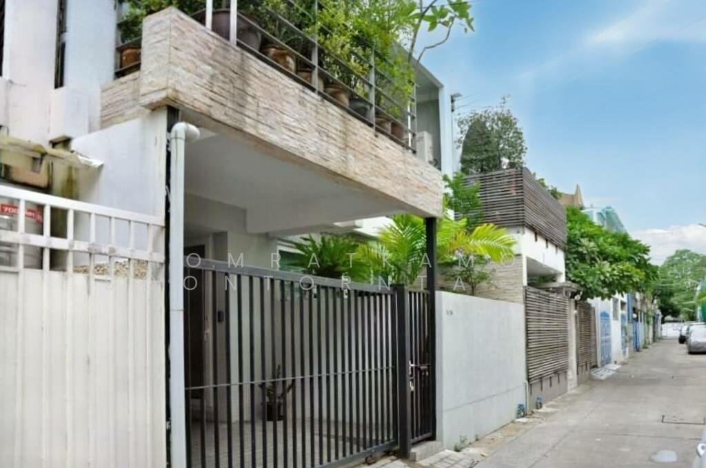 Townhouse in Bangkok, Krung Thep Maha Nakhon, Thailand 1 - 15933593