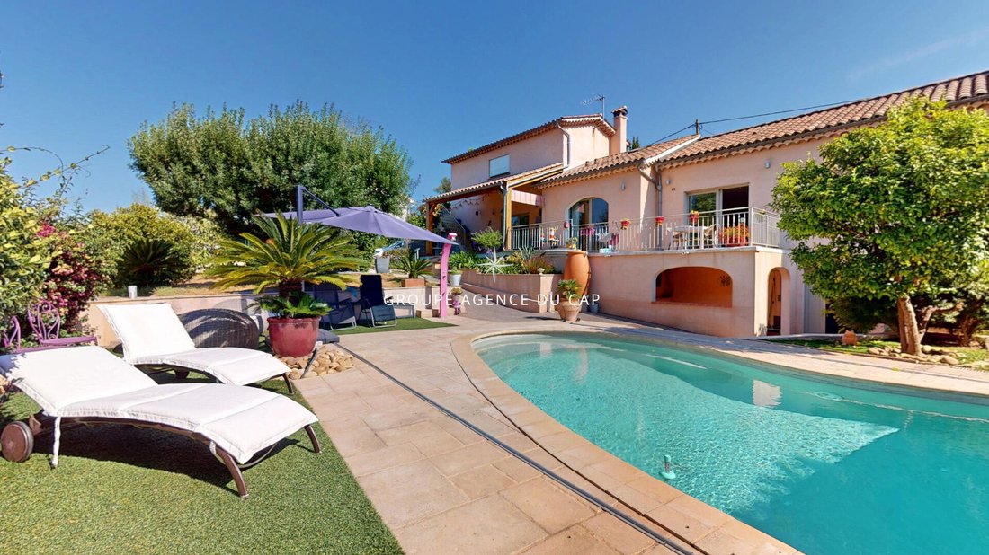 Villa in Frejus, Provence-Alpes-Côte d'Azur, France 2 - 17068446