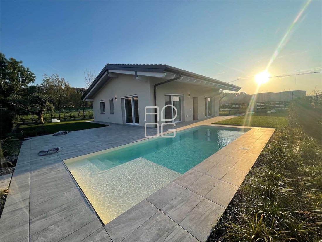Villa in Castiglione delle Stiviere, Lombardy, Italy 2 - 17070749