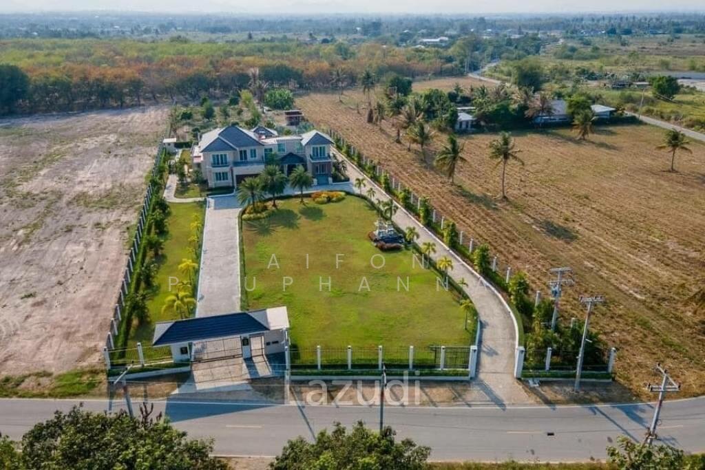 Villa in Hua Hin, Prachuap Khiri Khan, Thailand 1 - 16693296