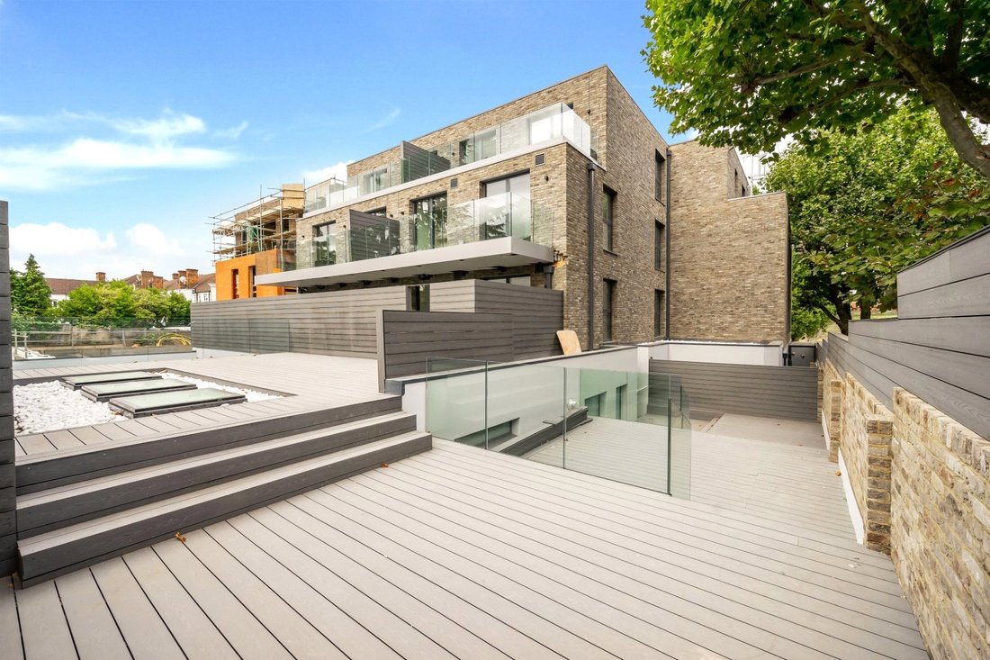 Land in Finchley, Barnet, England 1 - 17068110