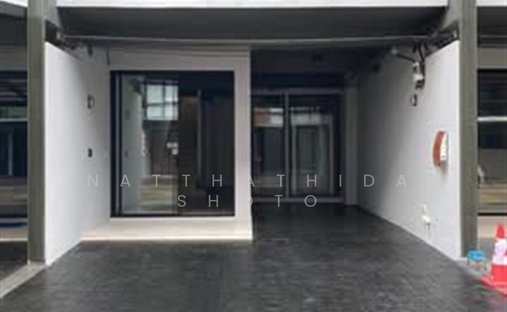 Townhouse in Suan Luang, Bangkok, Thailand 1