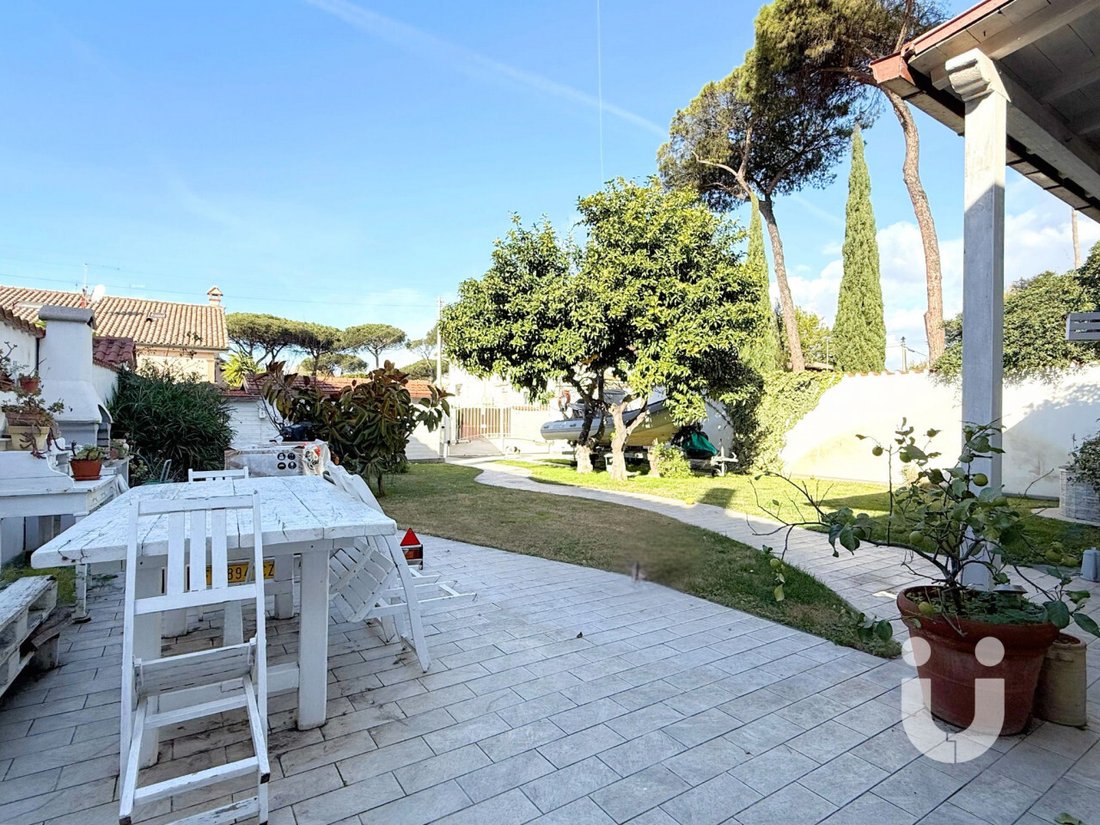 Villa in Infernetto, Rome, Lazio 4 - 17071736