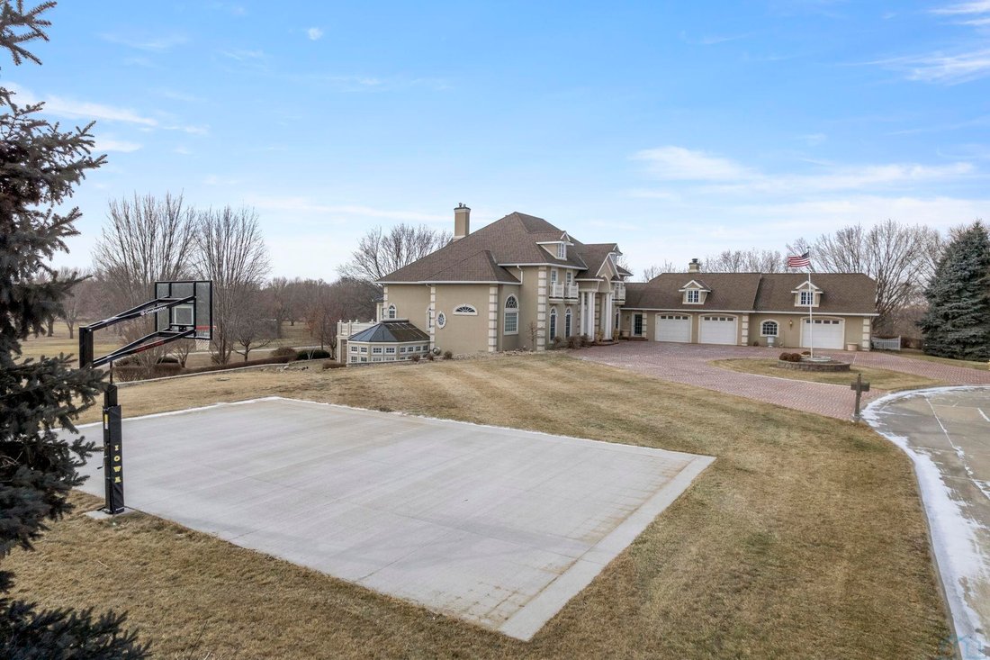 House in Le Mars, Iowa, United States 5 - 17071678