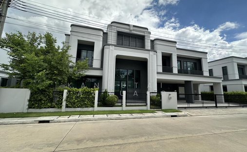 House in Sam Wa Tawan Tok, Bangkok, Thailand 1