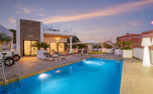 Villa in Orihuela, Valencian Community, Spain 1