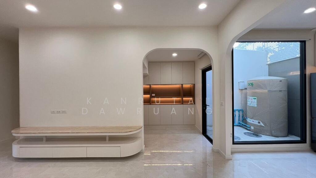 Townhouse in Bang Phong Phang, Krung Thep Maha Nakhon, Thailand 1 - 15136593