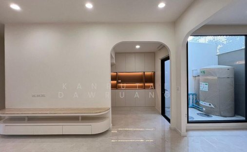 Townhouse in Bang Phong Phang, Krung Thep Maha Nakhon, Thailand 1