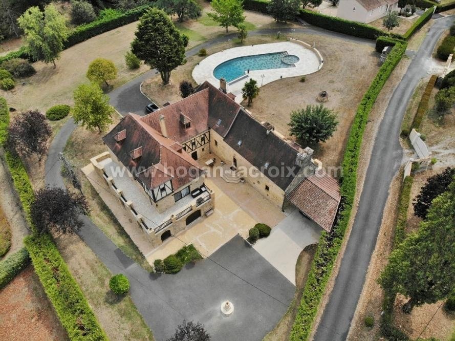 Estate in Sarlat-la-Canéda, Nouvelle-Aquitaine, France 1 - 17070634