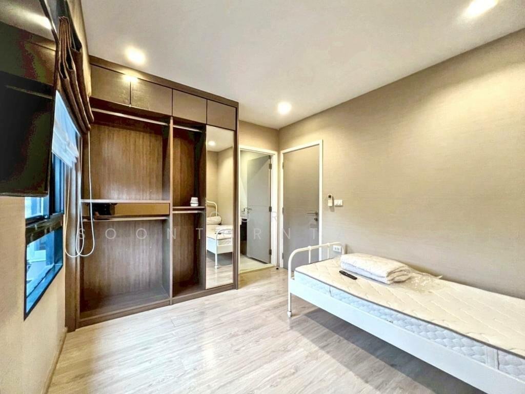 Townhouse in Chong Nonsi, Krung Thep Maha Nakhon, Thailand 2 - 15514744