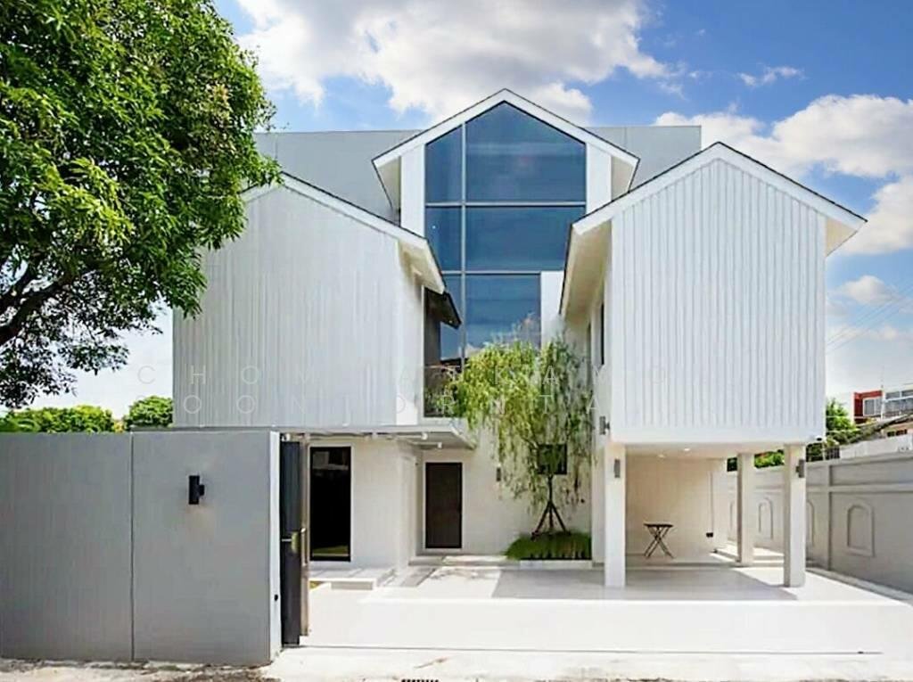House in Phra Khanong Nuea, Bangkok, Thailand 1 - 16773599