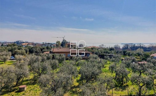 House in Manerba del Garda, Lombardy, Italy 1