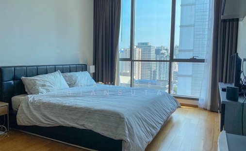Condo in Phra Khanong Nuea, Bangkok, Thailand 1