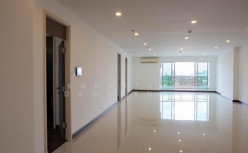 Condo in Chong Nonsi, Krung Thep Maha Nakhon, Thailand 1