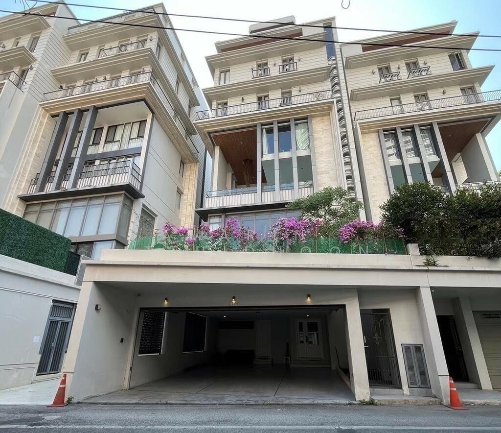 Townhouse in Bangkok, Krung Thep Maha Nakhon, Thailand 1 - 15590018