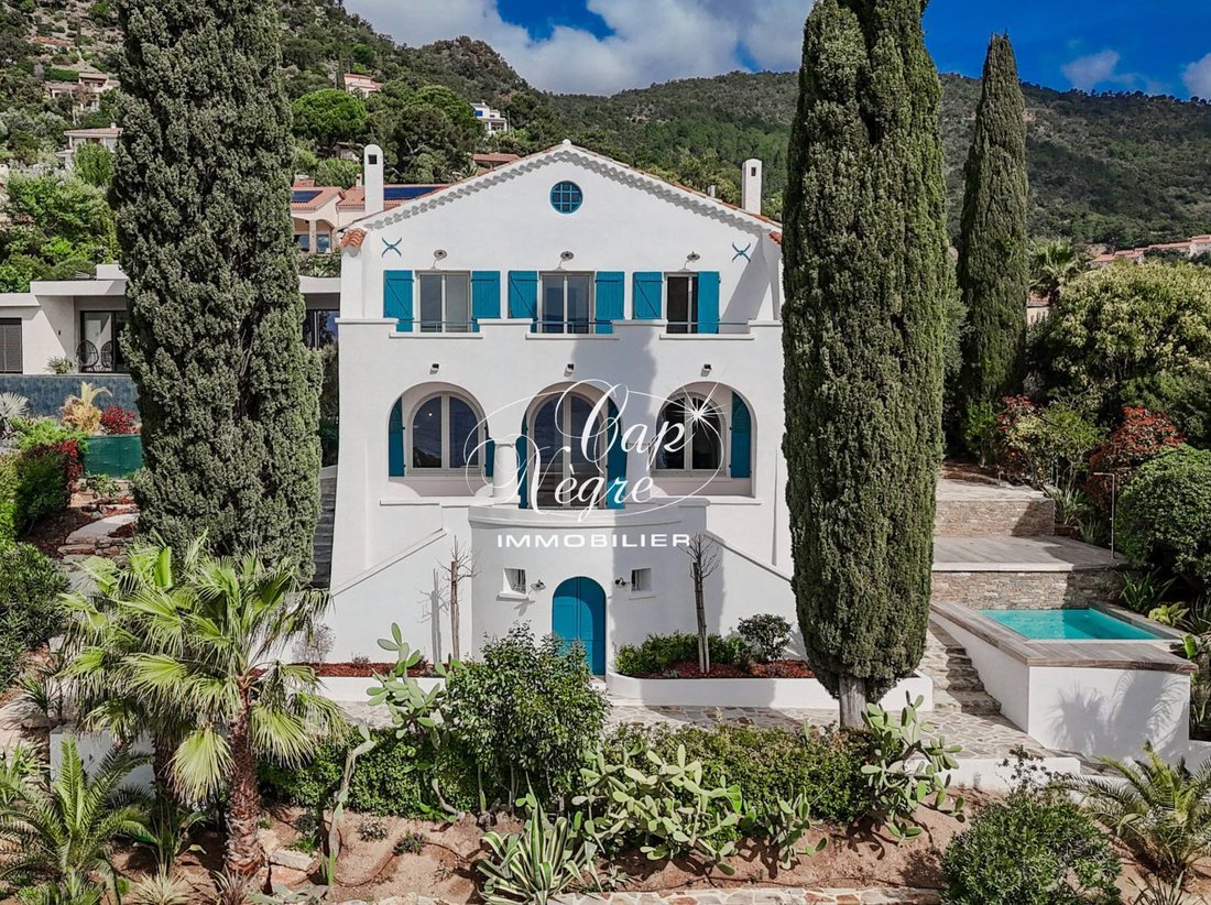 Villa in Rayol-Canadel-sur-Mer, Provence-Alpes-Côte d'Azur, France 2 - 17068530