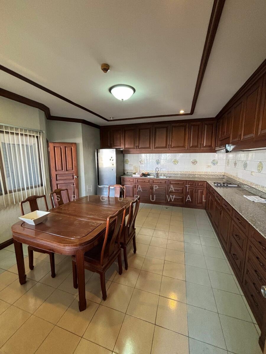 Condo in Phra Khanong Nuea, Bangkok, Thailand 5 - 15388667