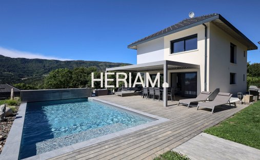 House in Menthon-Saint-Bernard, Auvergne-Rhône-Alpes, France 1