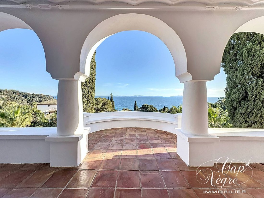 Villa in Rayol-Canadel-sur-Mer, Provence-Alpes-Côte d'Azur, France 1 - 17068530