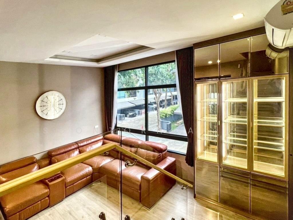 Townhouse in Chong Nonsi, Krung Thep Maha Nakhon, Thailand 1 - 15514744