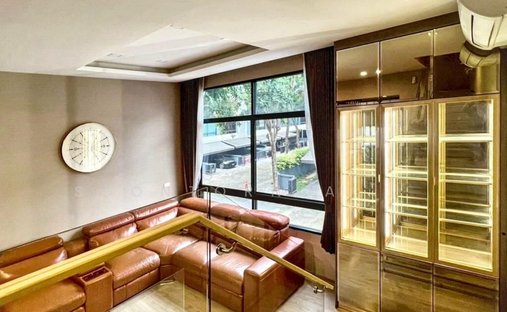 Townhouse in Chong Nonsi, Krung Thep Maha Nakhon, Thailand 1