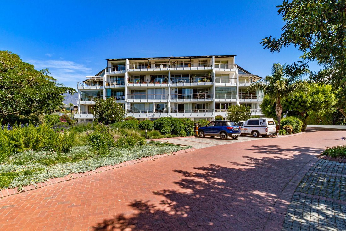 Apartment in Mouille Point, Atlantic Seaboard, Cape Town 4 - 17070735
