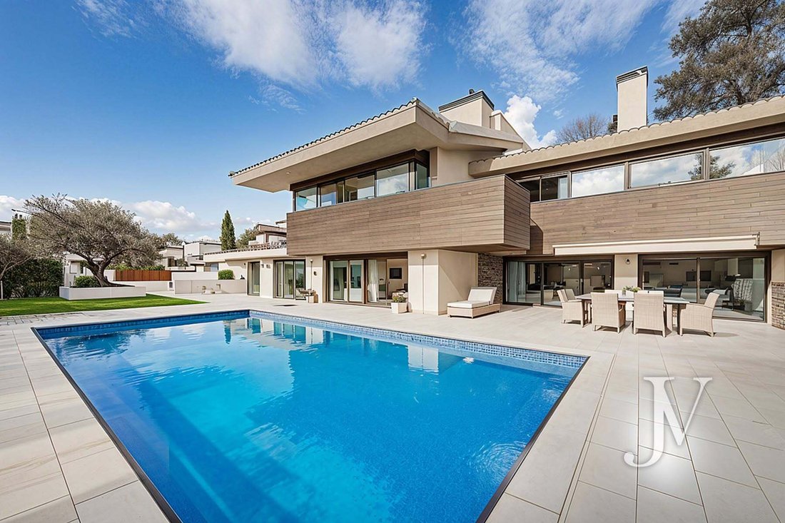 Villa in Fuencarral-El Pardo, Madrid, Spain 1 - 17068808