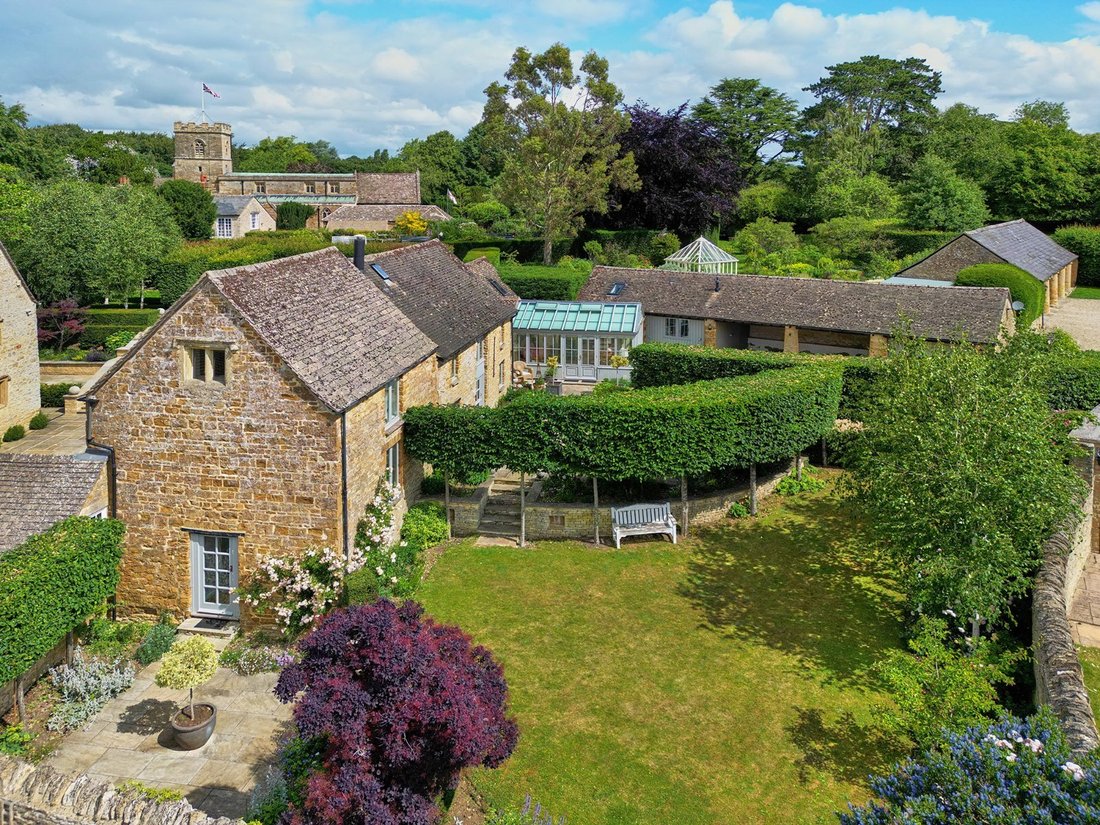 Casa in Sandford St. Martin, Inghilterra 1 - 17068476