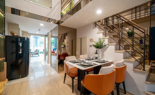 Condo in Si Phraya, Bangkok, Thailand 1