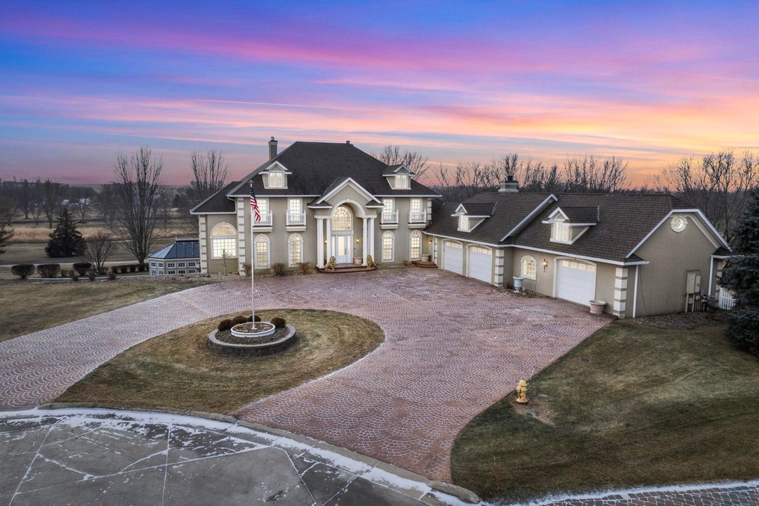 House in Le Mars, Iowa, United States 1 - 17071678