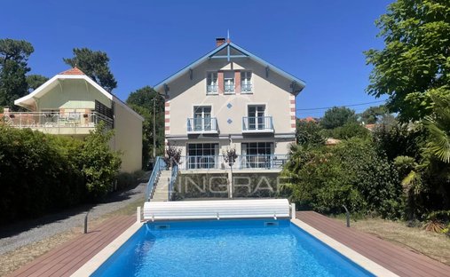 House in Aiguillon, Arcachon, France 1
