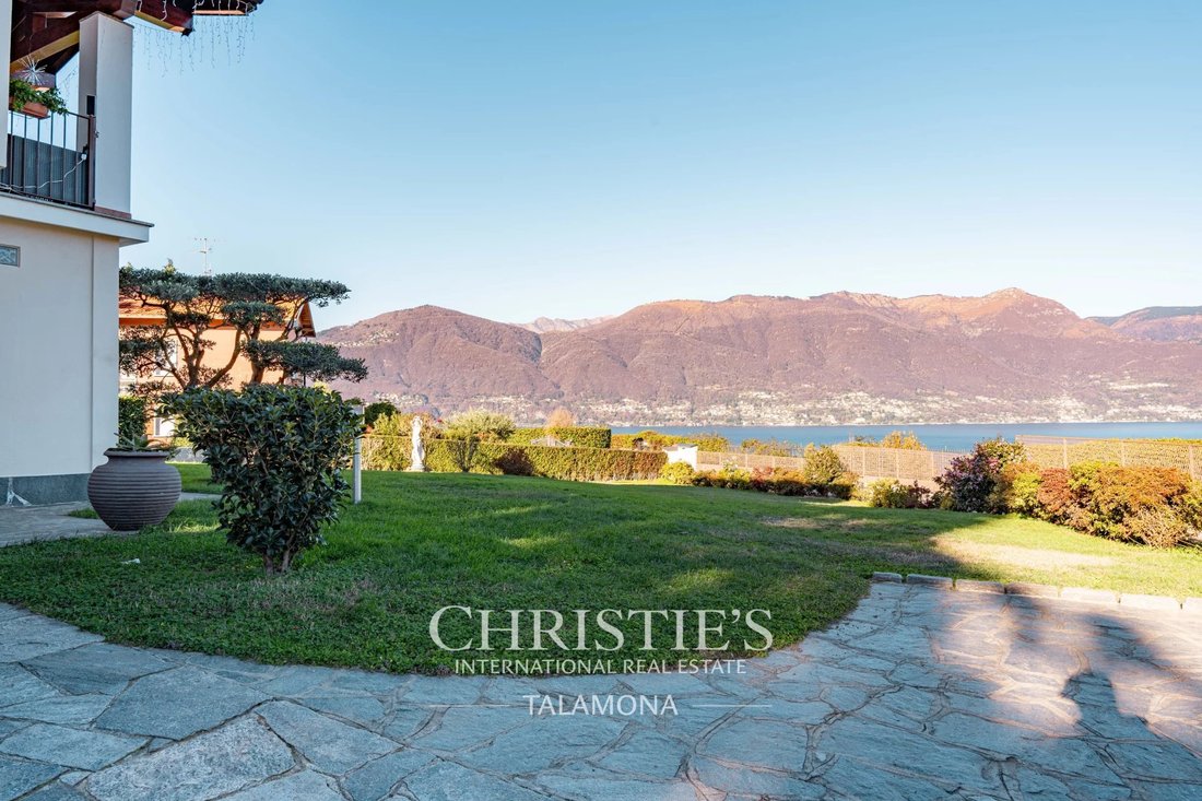 House in Porto Valtravaglia, Lombardy, Italy 4 - 15362576