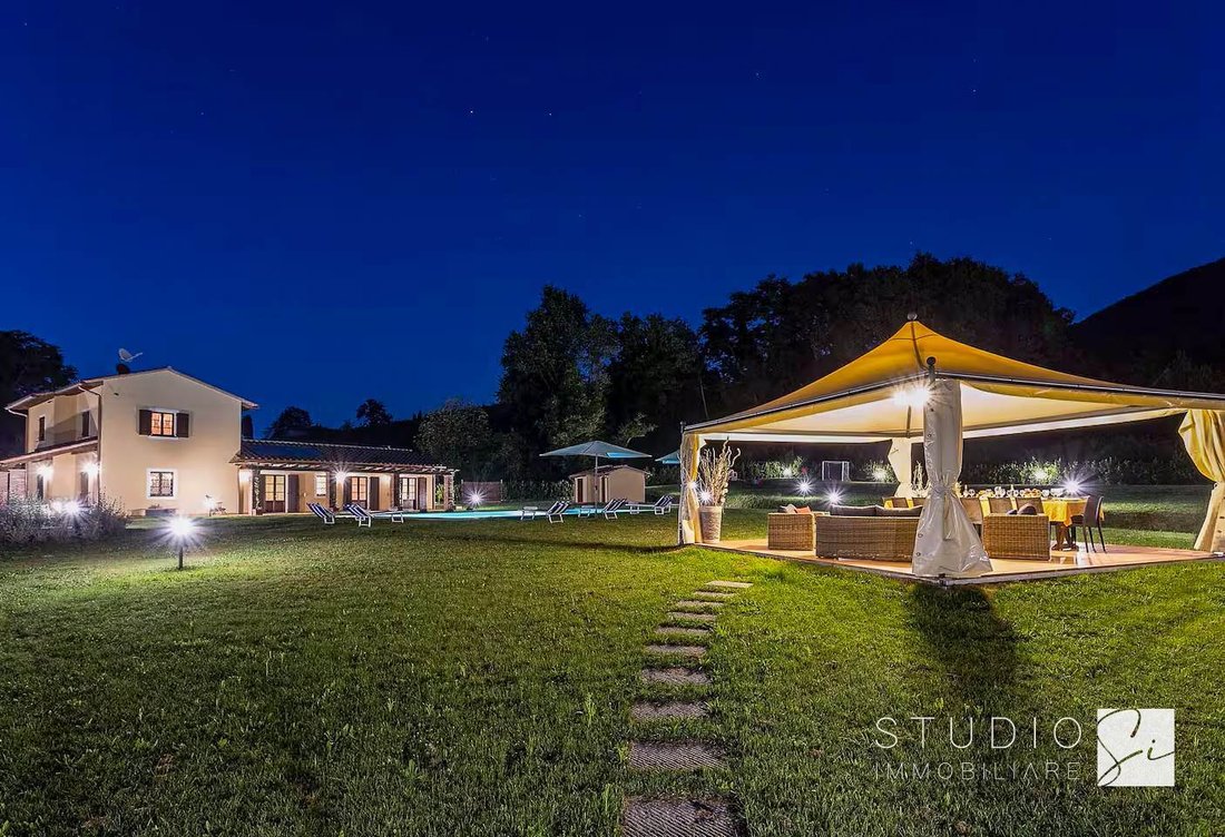 Villa in Historic Center, Lucca, Tuscany 3 - 17070767