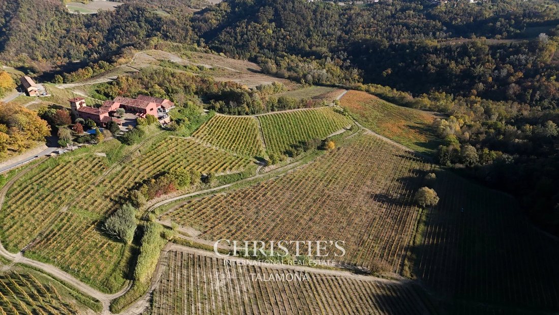 Farm Ranch in Serralunga di Crea, Piedmont, Italy 3 - 16545313