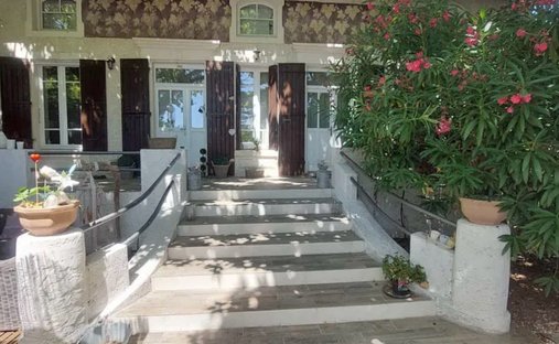 Provencal Farmhouse Of 277m² With Swimming Pool On Land Of Almost 2ha