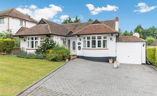 Bungalow in Nork, Reigate and Banstead, England 1