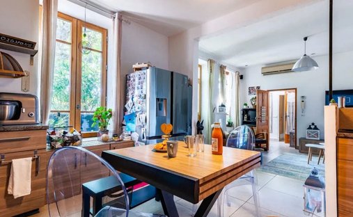 Provencal Farmhouse Of 277m² With Swimming Pool On Land Of Almost 2ha