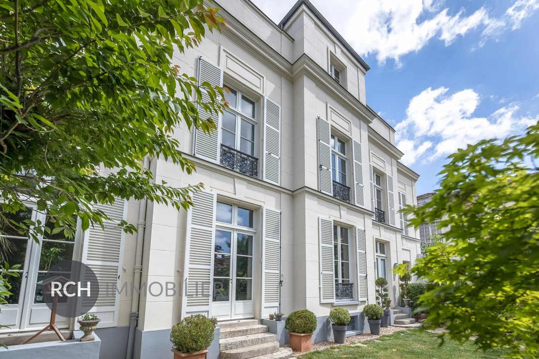 House in Montfort-l'Amaury, Ile-de-France, France 2 - 15770264
