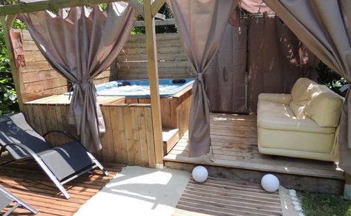 Provencal Farmhouse Of 277m² With Swimming Pool On Land Of Almost 2ha