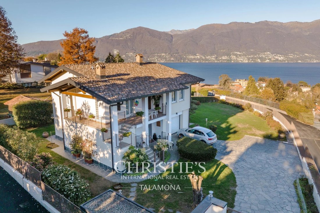 House in Porto Valtravaglia, Lombardy, Italy 1 - 15362576