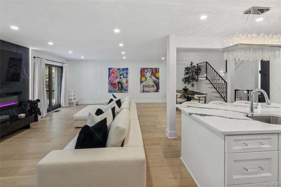 Condo in Woodbury, New York, United States 4 - 16966889